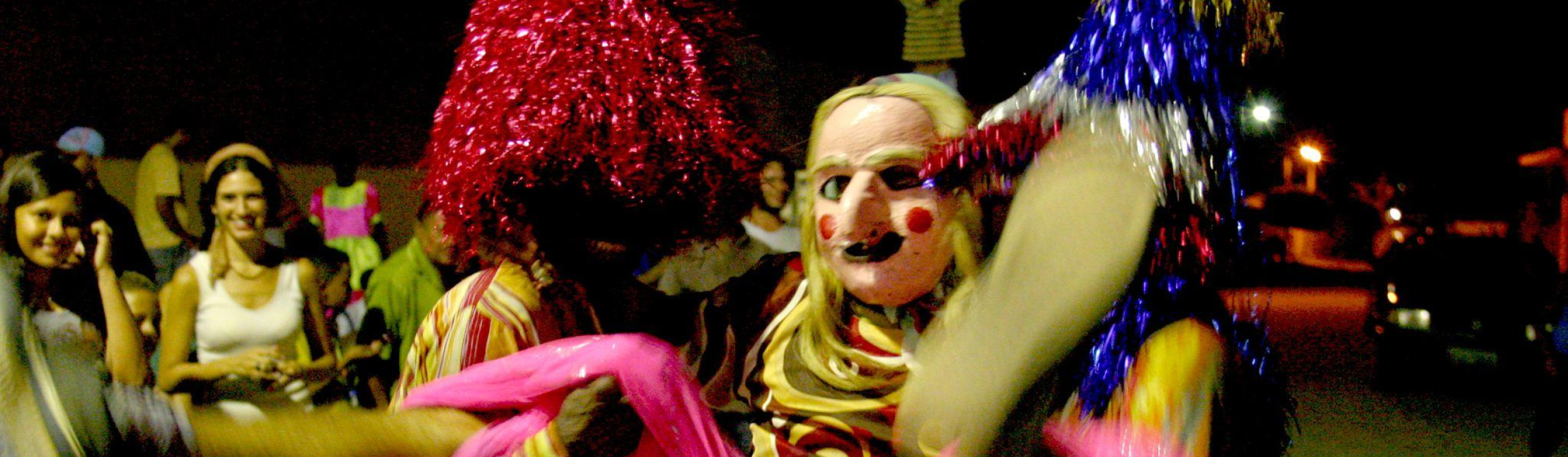 Imagem referente a postagem de título “Brincantes da Burrinha nas margens do Atlântico Negro”:...